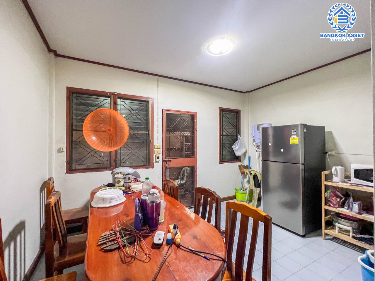 *****ทาวน์เฮ้าส์มือสอง ม.บุศรินทร์ สายไหม บนเนื้อที่ 18 ตร.ว. ฟังก์ชัน 2 ห้องนอน 2 ห้องน้ำ 1 ที่จอดรถ บนทำเลเดินทางสะดวก เชื่อมต่อถ.สายไหม, ถ.สุขาภิบาล5, ถ.วัชรพล, ถ.พหลโยธิน ใกล้รถไฟฟ้าสายสีเขียว "สถานีสะพานใหม่" และ สนามบินดอนเมือง